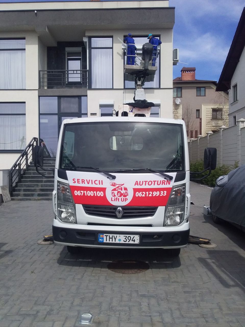 Servicii spalre geamuri/fatade! Dispunem de masini Autoturn! foto 9