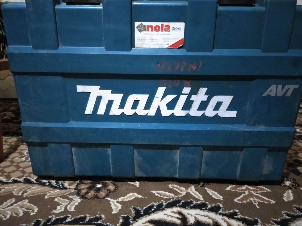 Отбойник Макита