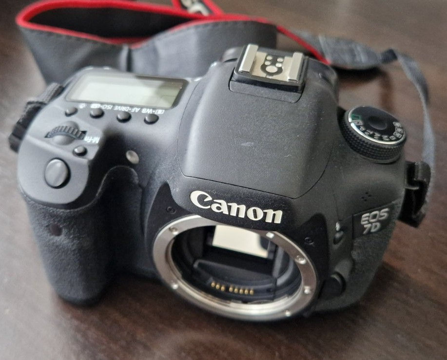 Canon EOS 7D + Canon Speedlite 430EX II Flash +  Canon EF-S 15-85mm Lens + 32Gb CF + Original Bag фото 1