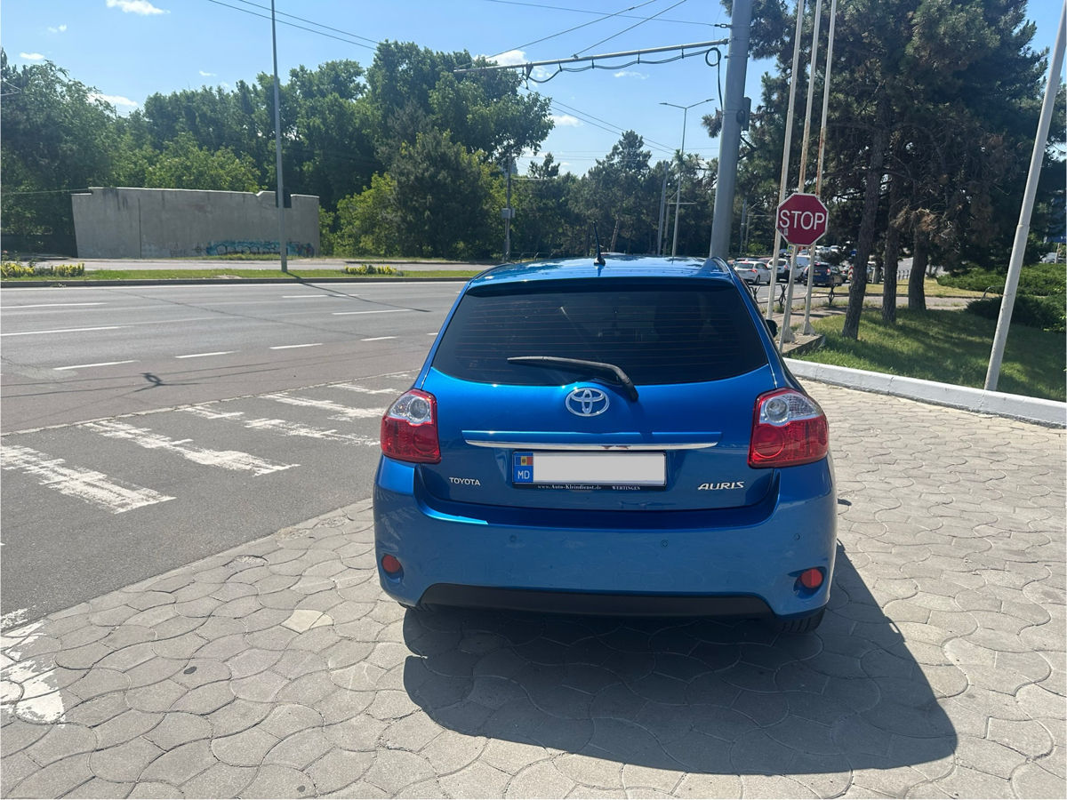 Toyota Auris фото 3