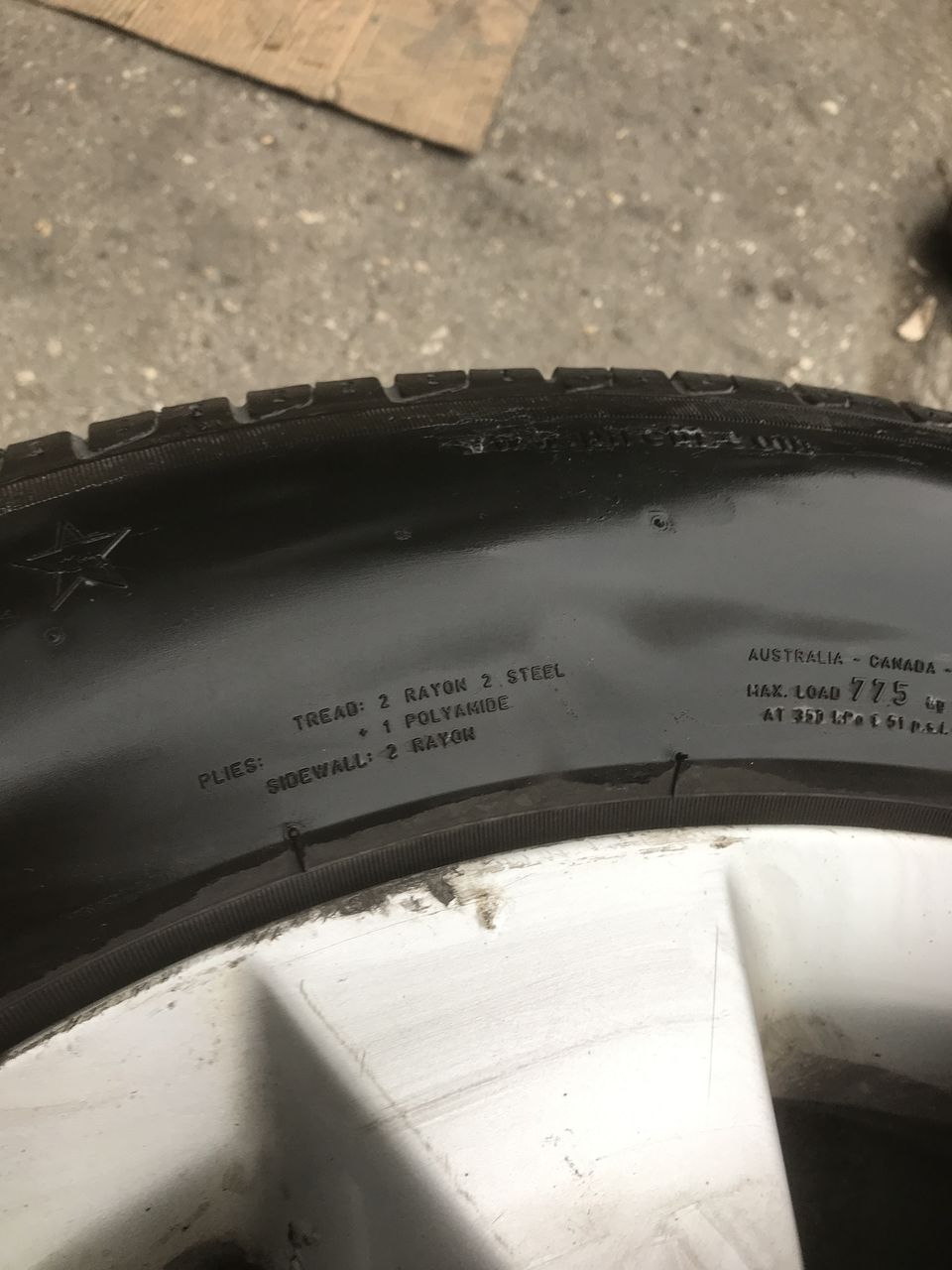 Колеса комплектом Run Flat 225/60 R17 Pirelli 114,3 5 летние de vara Диски