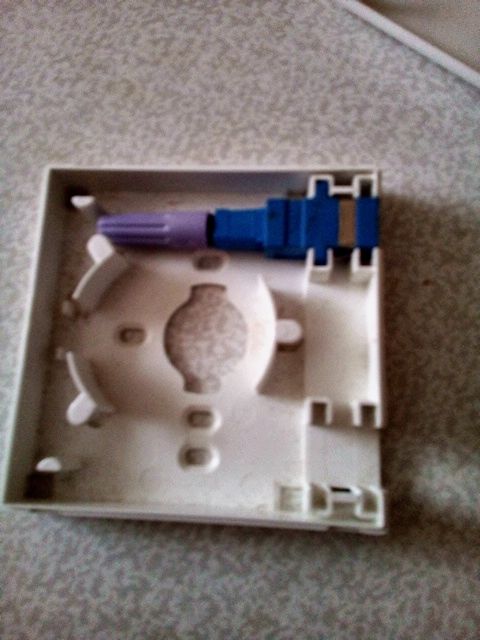 Продаю Розетка абонентская+Fast connector+оптический кабель