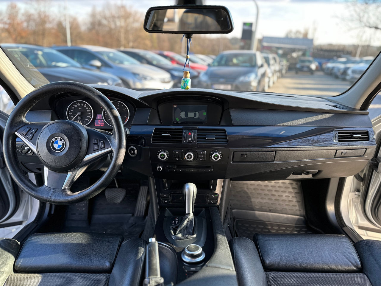 BMW 5 Series foto 8