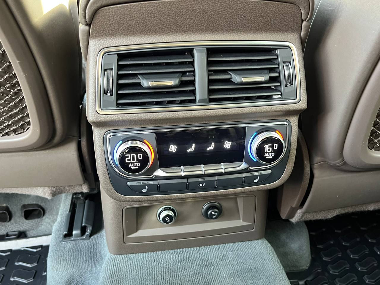 Audi SQ7 foto 15