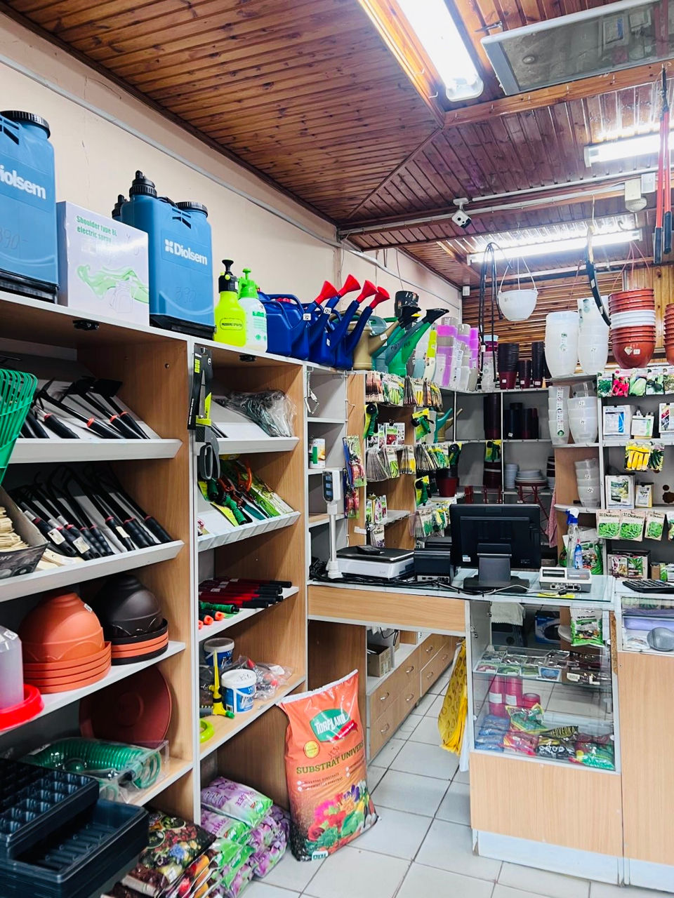 Se vinde Magazin (imobil comercial) în centrul orașului Soroca! foto 2