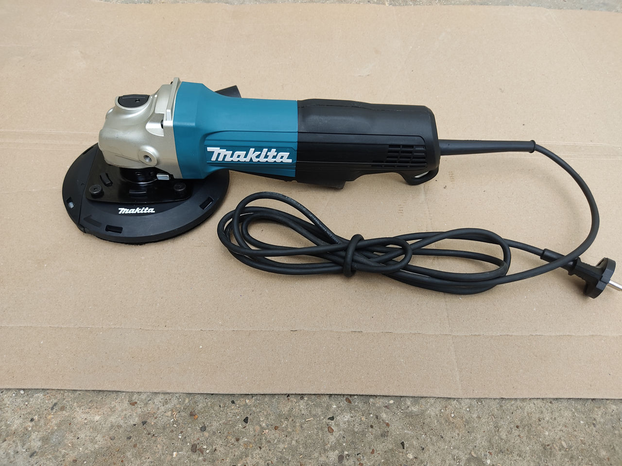 Makita. GA 5050 R