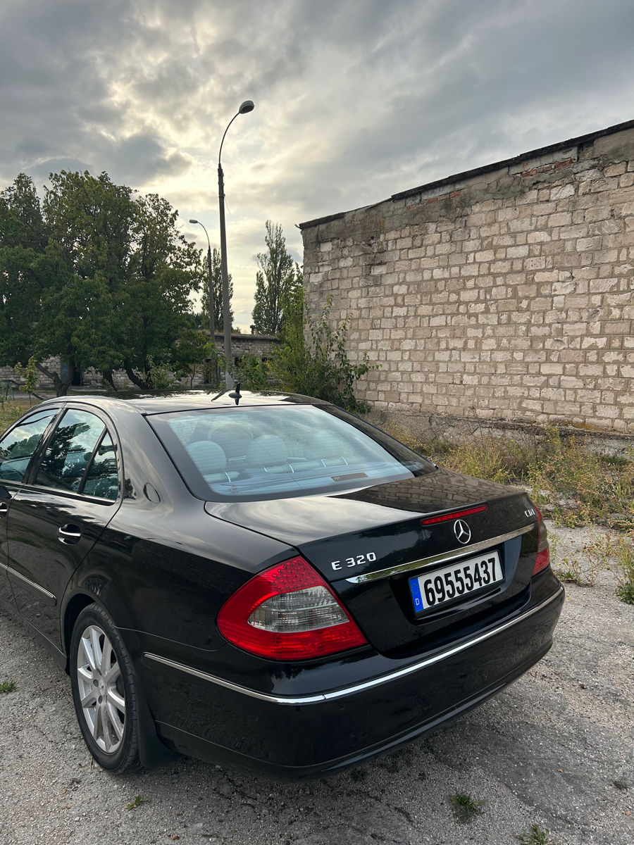 Piese Mercedes w211 dezmemrare Mercedes foto 1