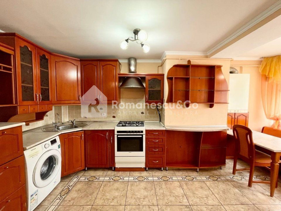 Apartament cu 3 camere, 88 m², 5 etaj