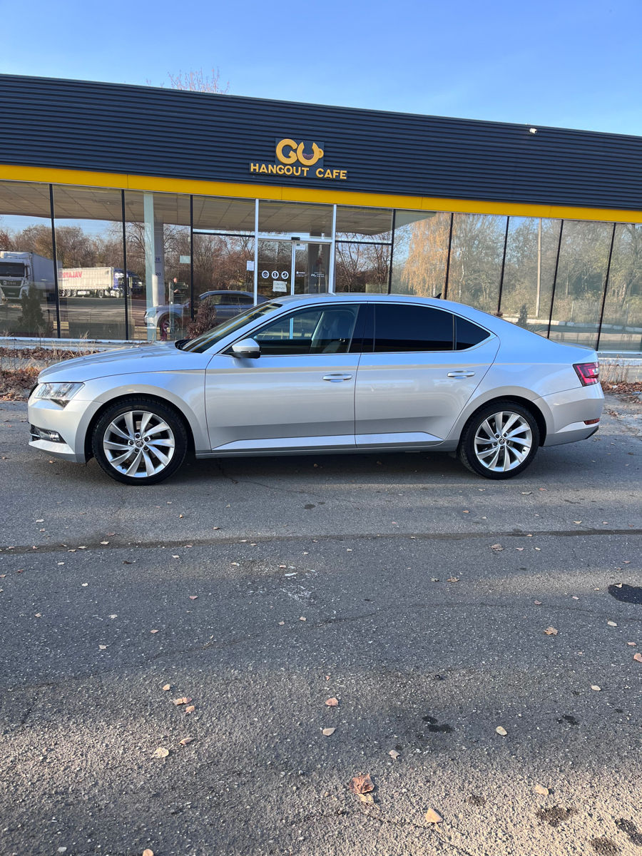 Skoda Superb foto 2