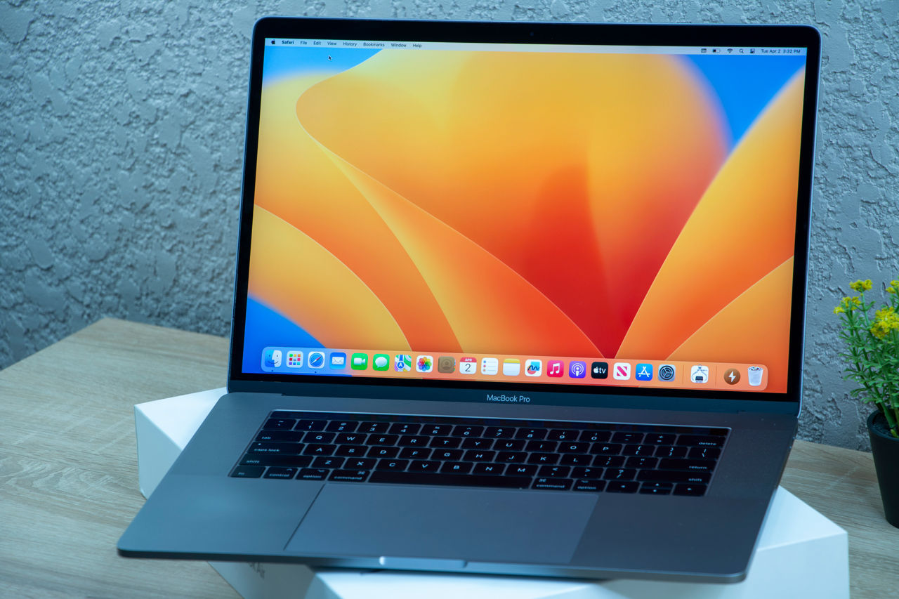 Macbook Pro 15 2018/ Core I7 8850H/ 16Gb Ram/ Radeon Pro 560X/ 500Gb SSD/ 15.4" Retina/ 195Cycles!!! foto 2