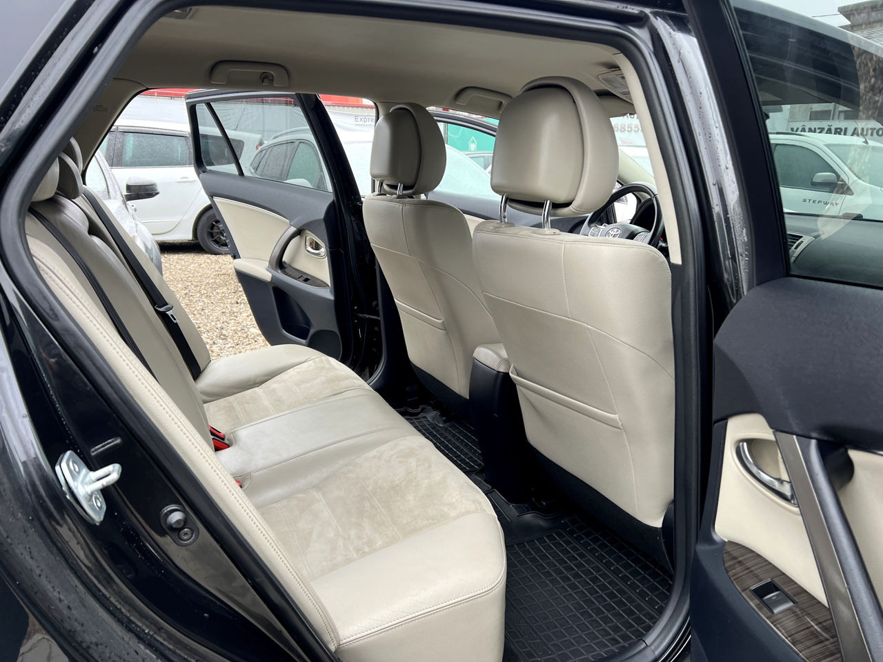 Toyota Avensis фото 14
