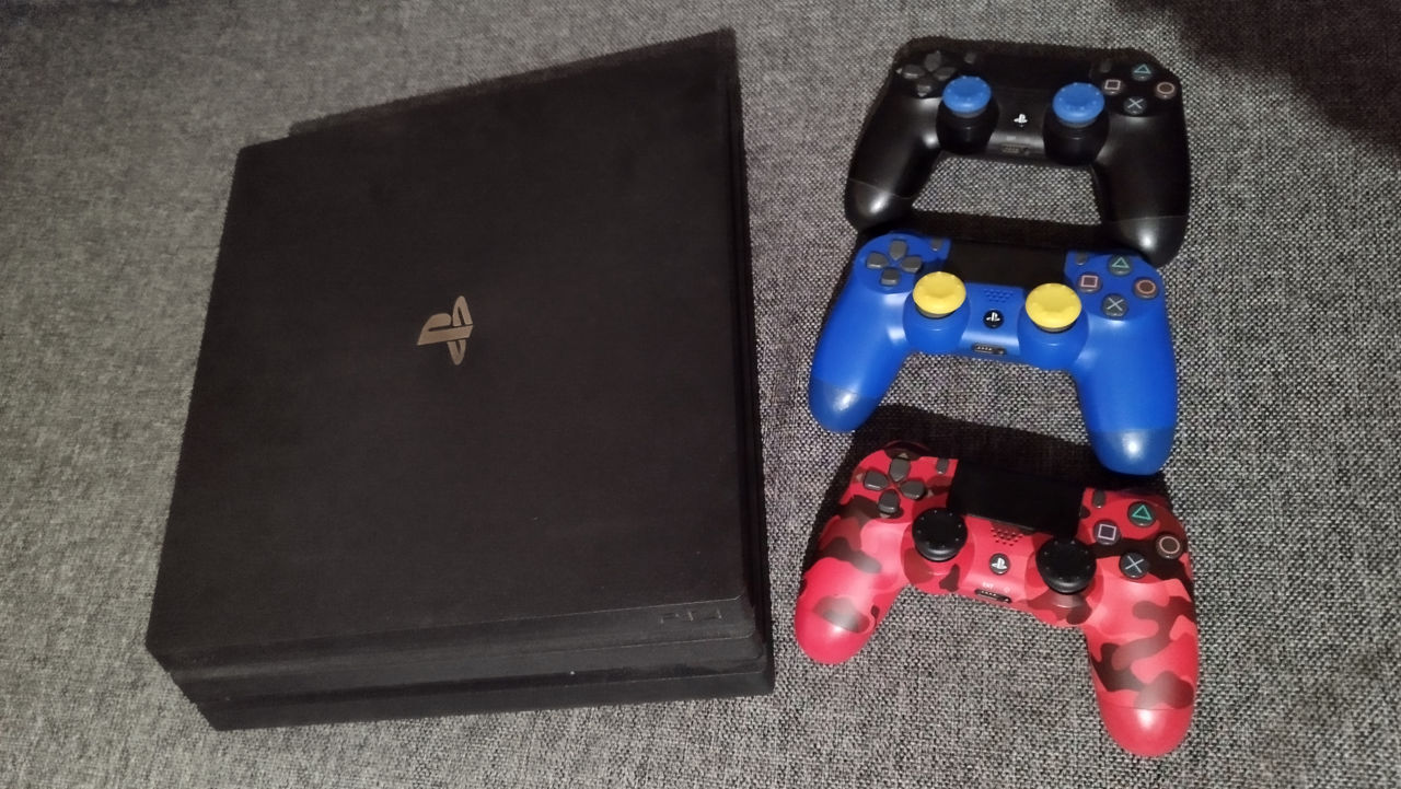 Sony Playstation 4 Pro foto 2