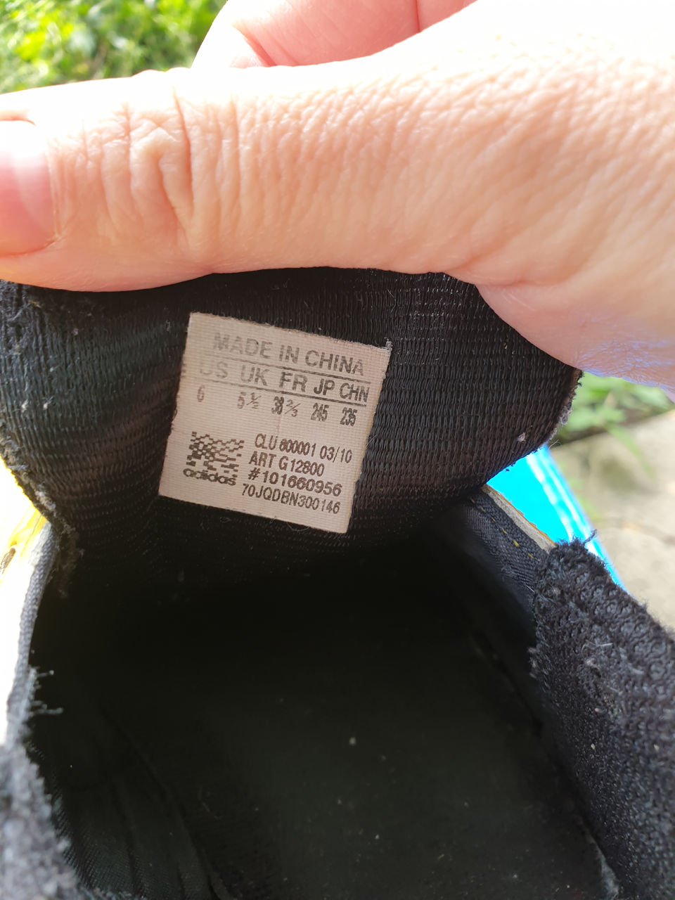 Vind bampuri Adidas marimea 38,5 la fel bampuri Naik piele marimea 33. foto 2