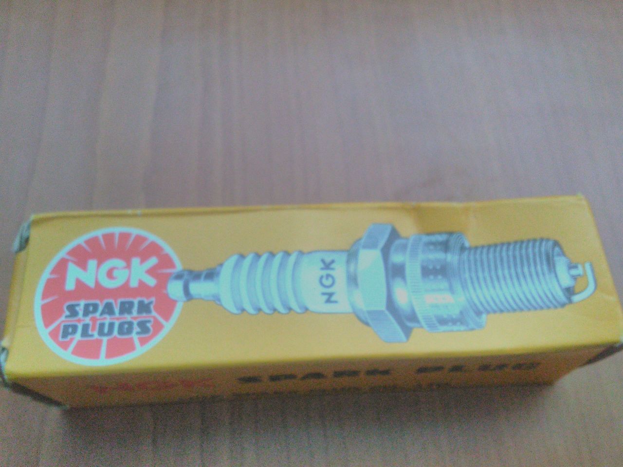 Продаю для автомобиля новые свечи зажигания ngk spark plug японского  производства.