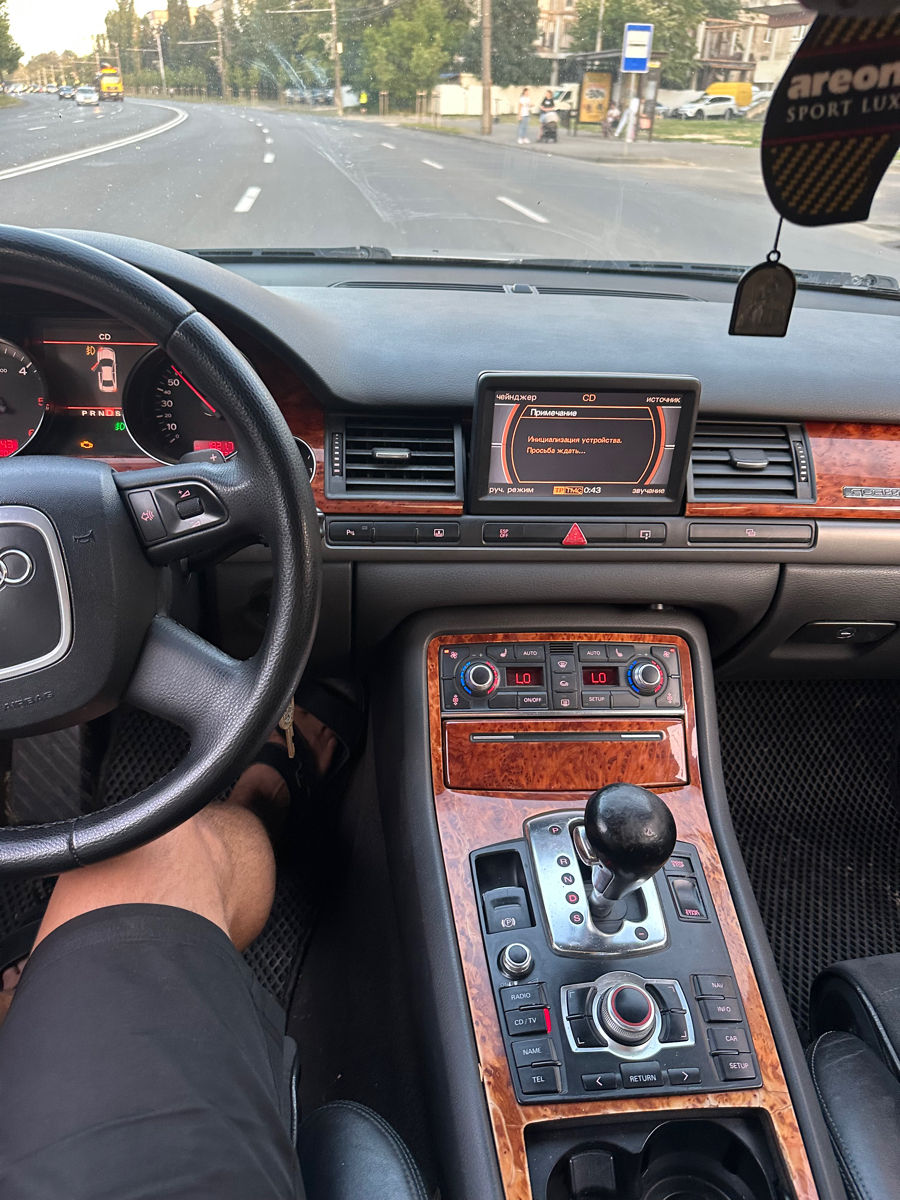 Audi A8 foto 6