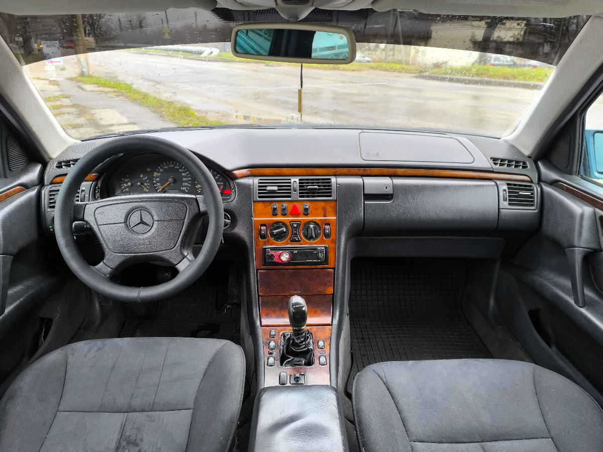 Mercedes E-Class foto 9