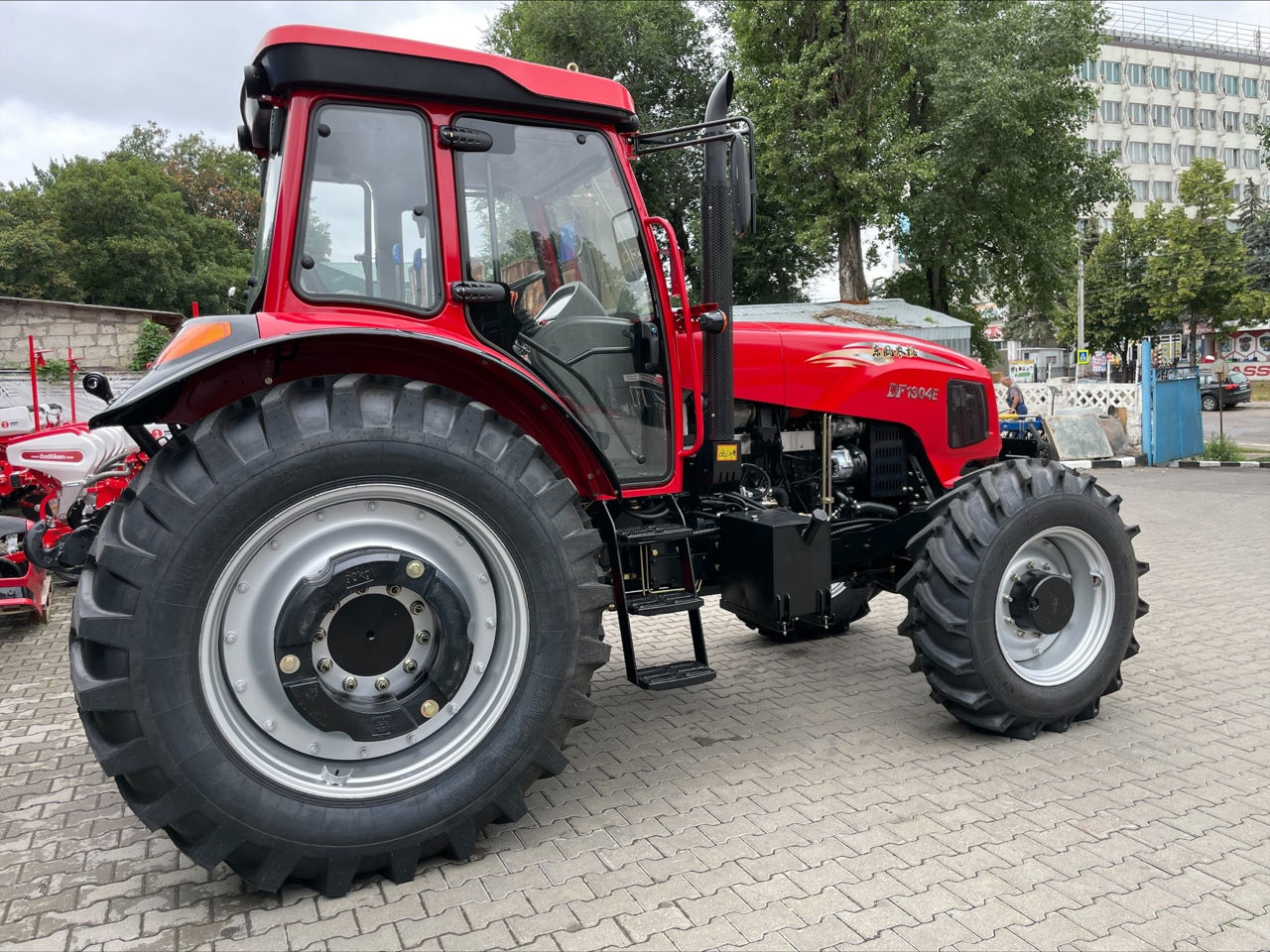 Tractor Dong-Feng DF-1304 фото 9