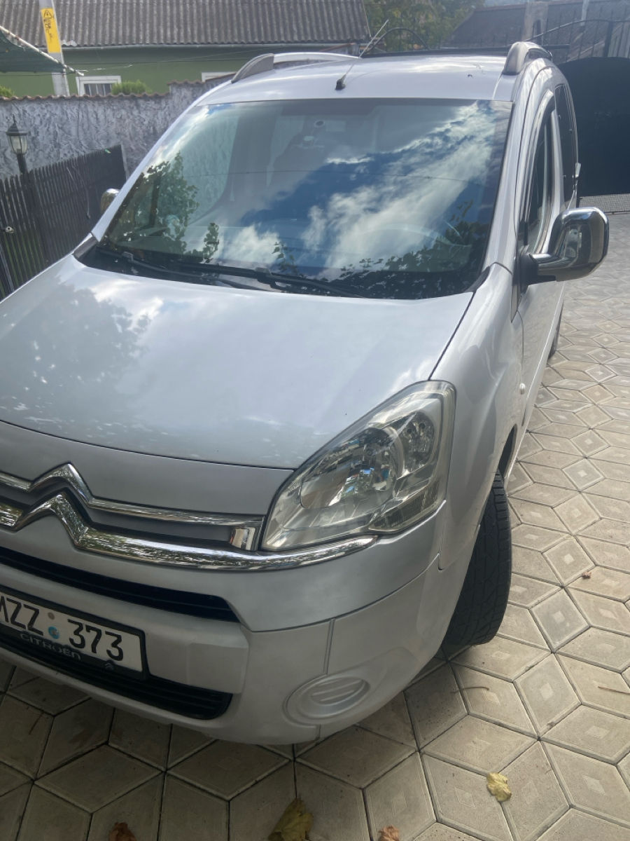Citroen Berlingo an. 2009 cu rulaj 220000 km, Diesel, 6400 €