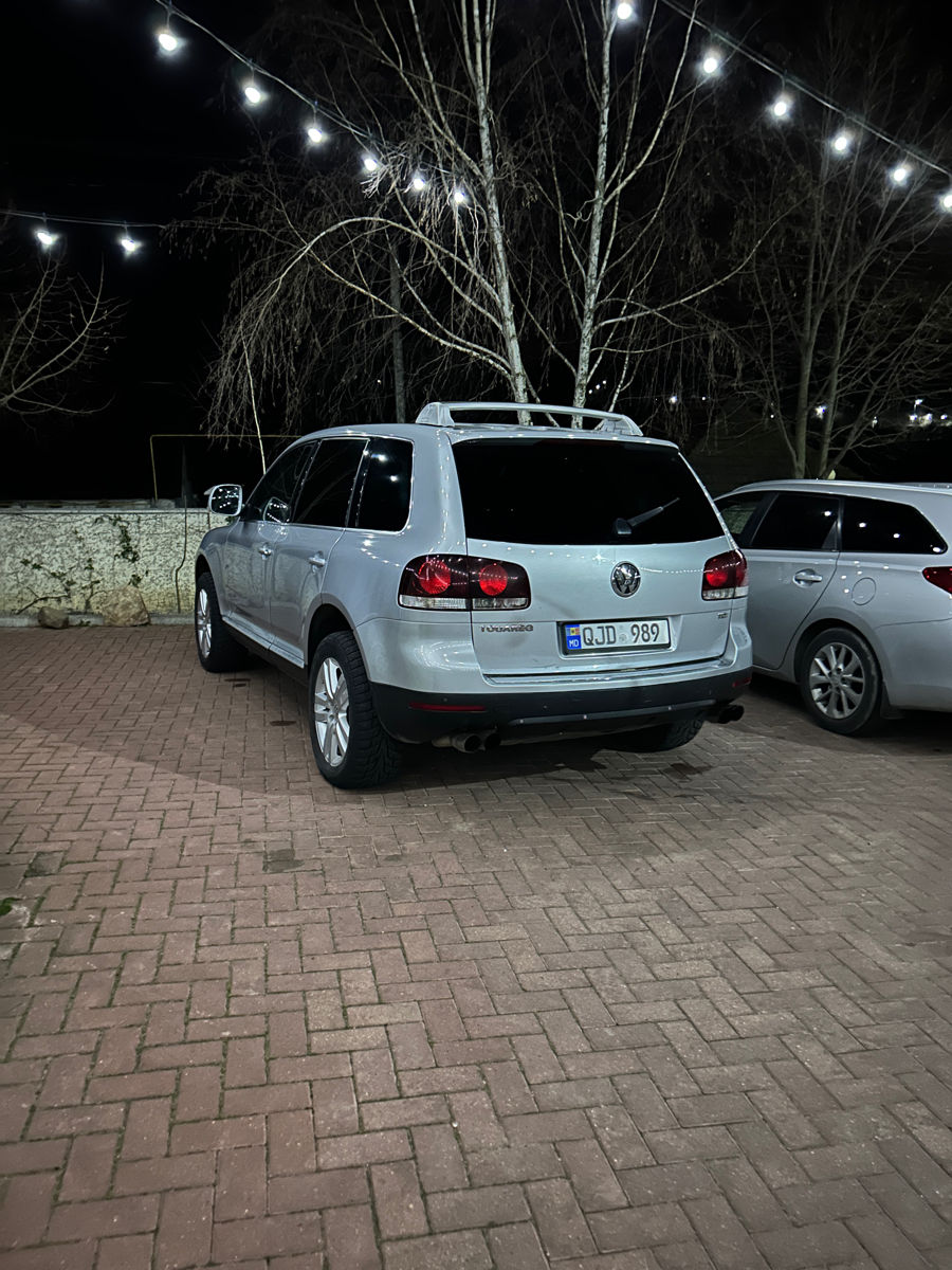 Volkswagen Touareg foto 1