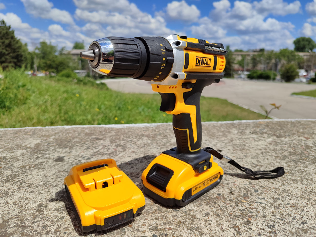Новый ударный шуруповёрт DeWalt 24v с насадками в наборе. 2 аккумулятора foto 4