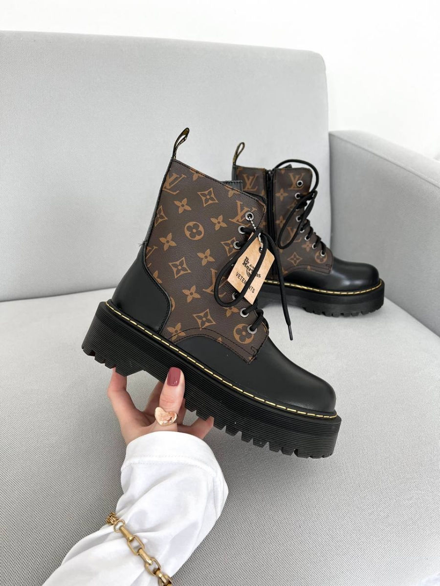 Docs martens louis discount vuitton