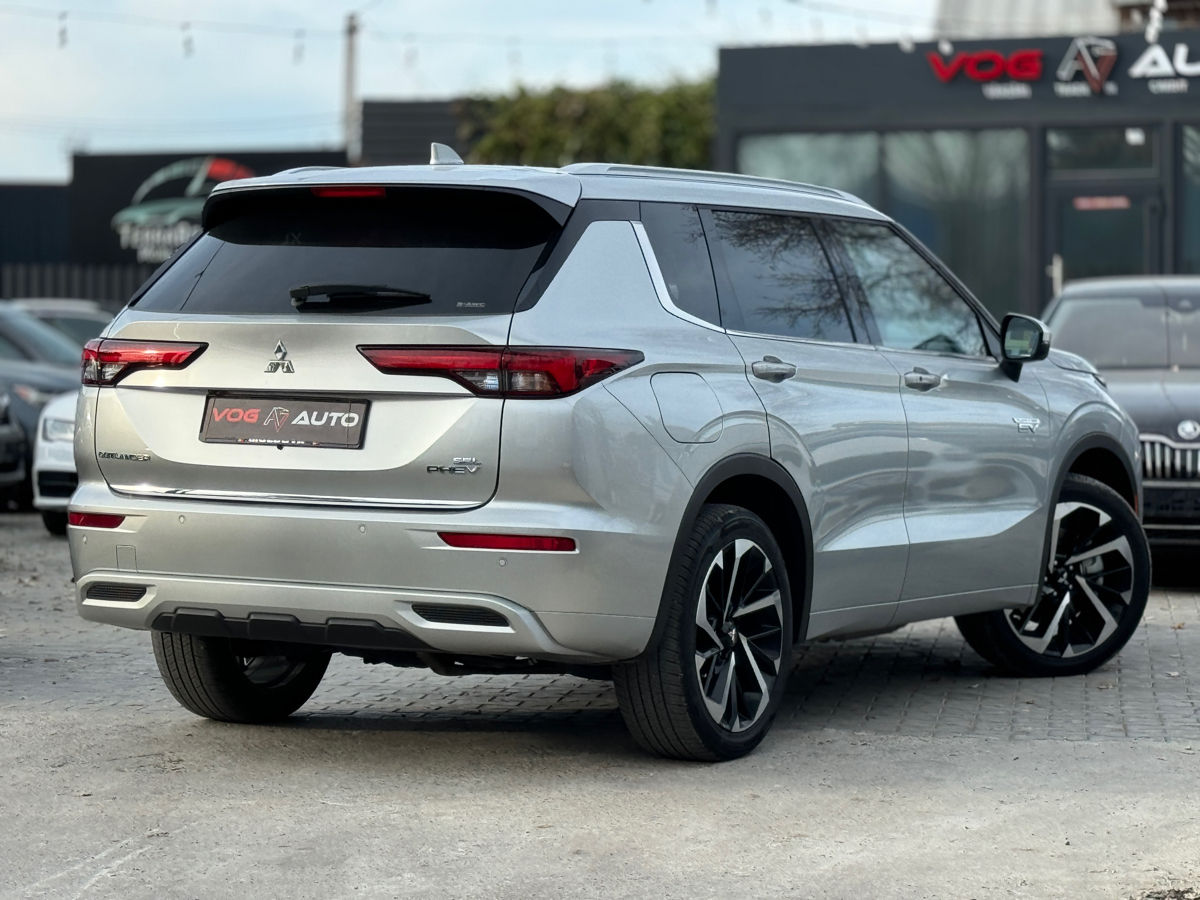 Mitsubishi Outlander фото 2