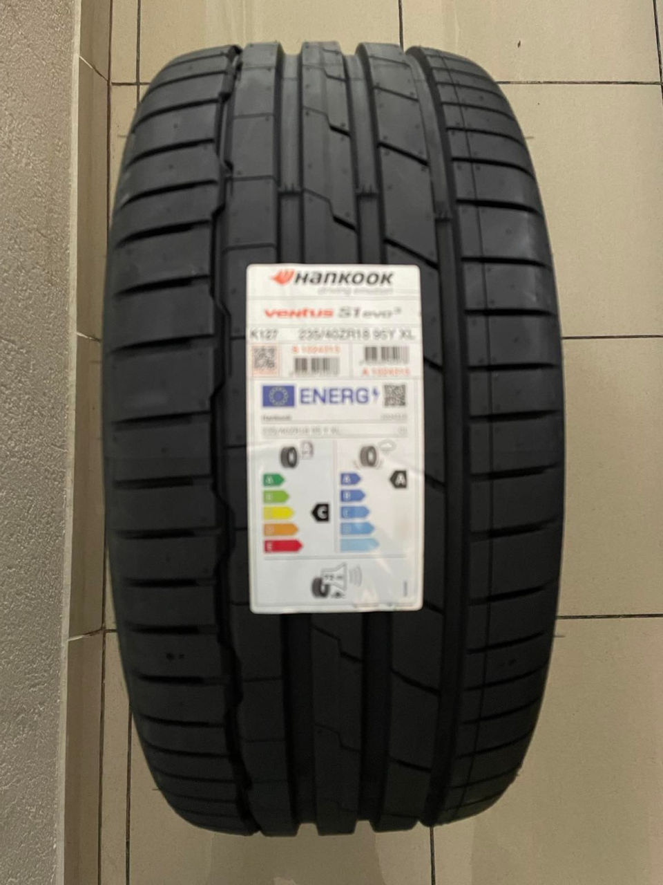 235/40 R18 Hankook K127