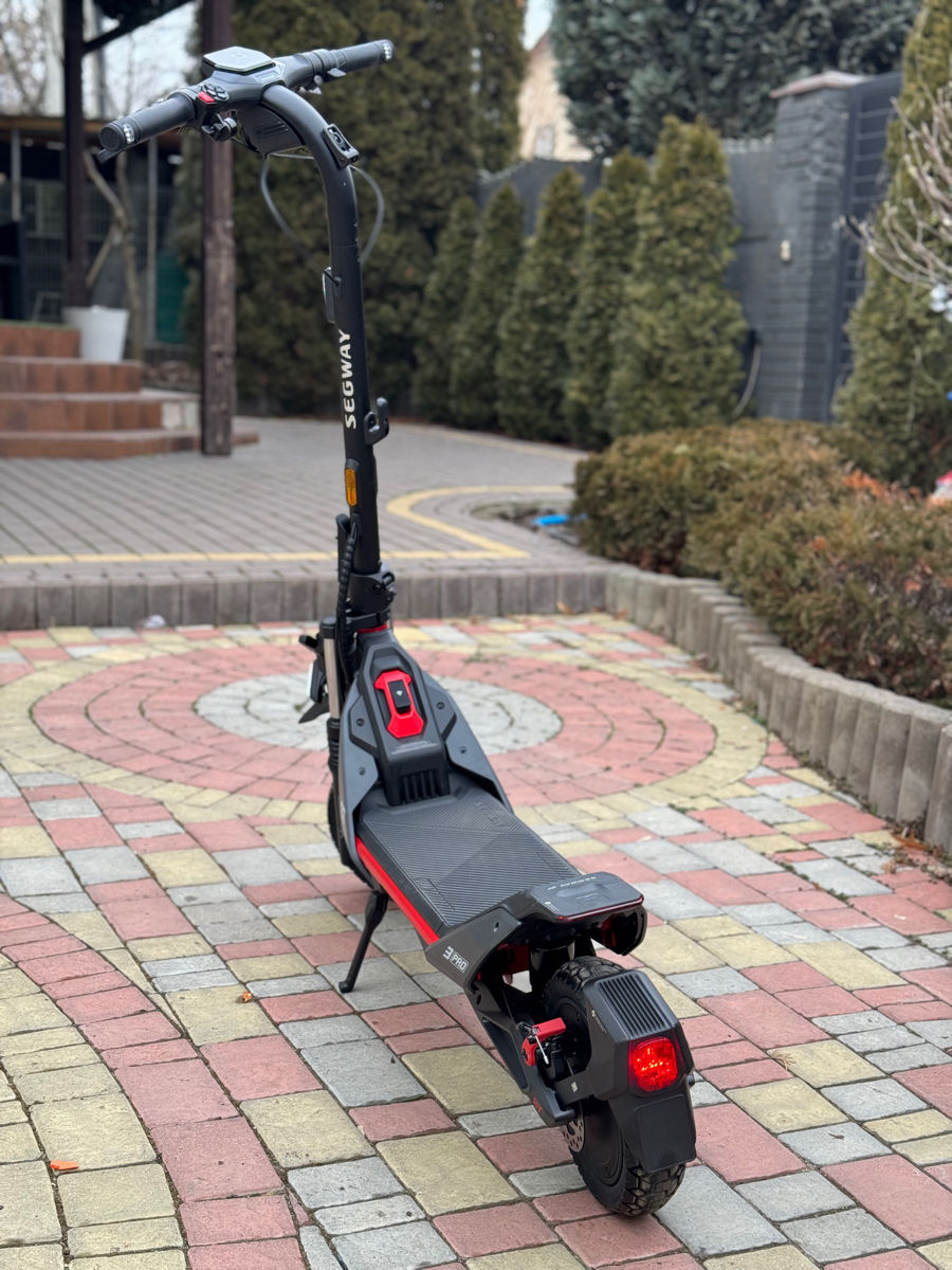 Продам электросамокат Segway Ninebot ZT3 PRO фото 1