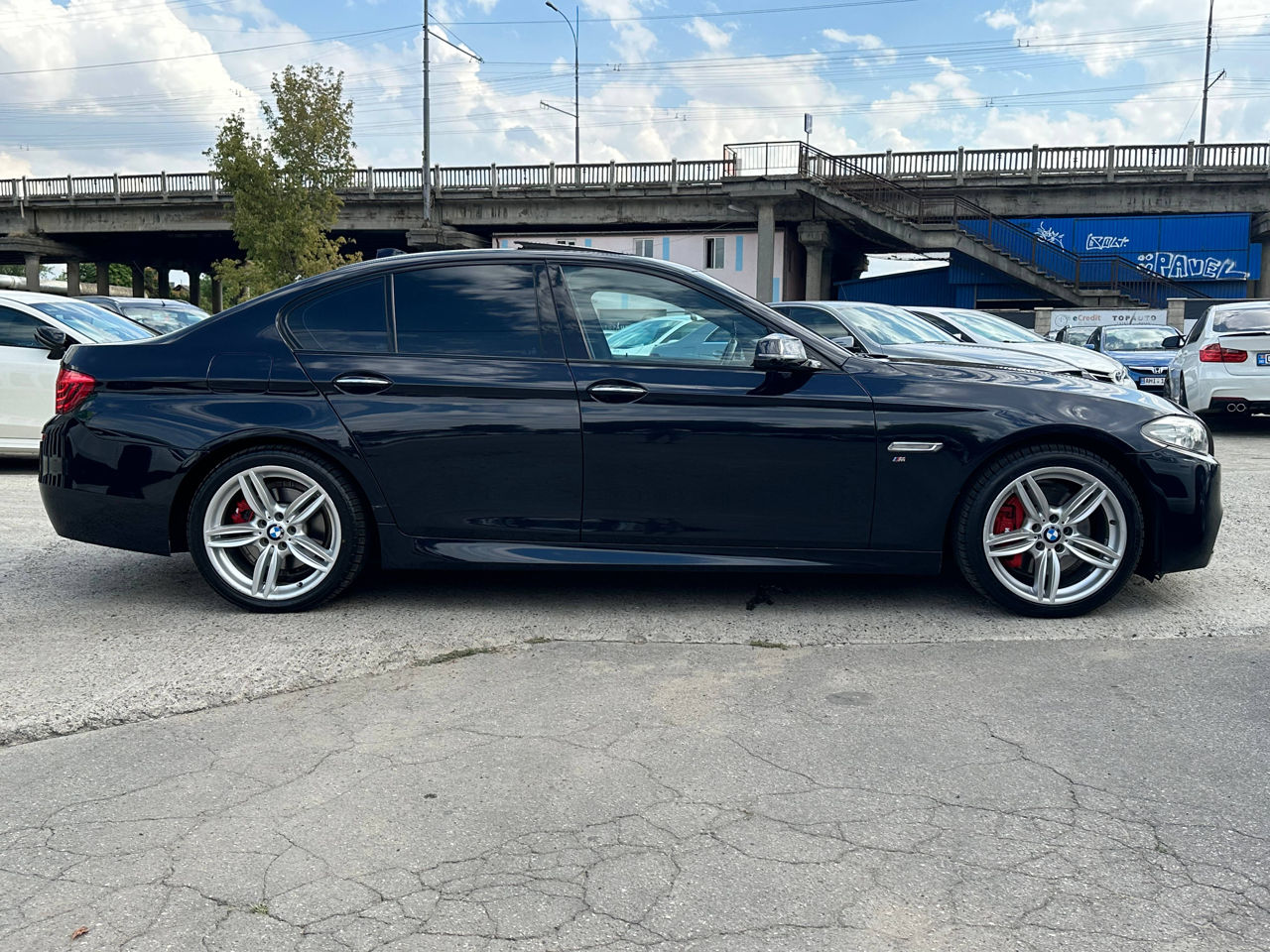 BMW 5 Series foto 1