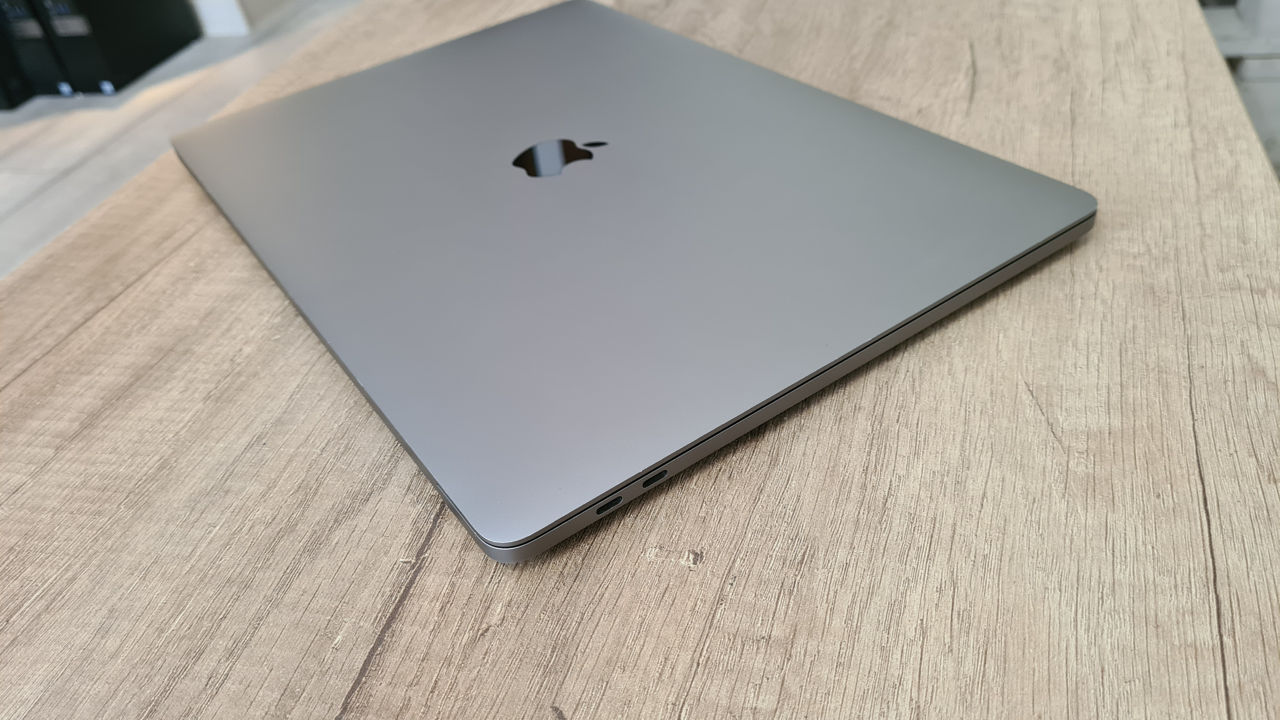 Macbook Pro 15 2019 (i9 16x 5.00Ghz, 16Gb, 512Gb, Radeon PRO Vega 4Gb) foto 7