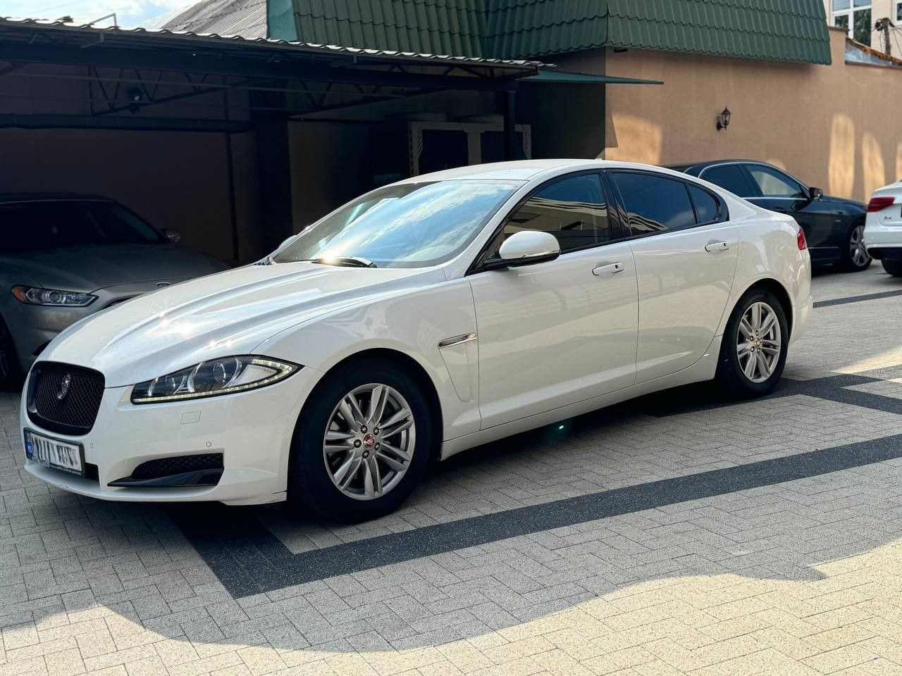 Jaguar XF фото 0
