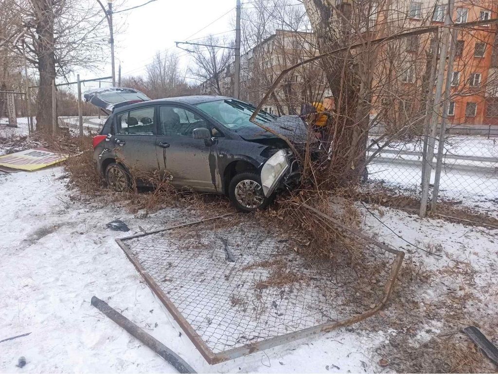 Nissan Tiida foto 0