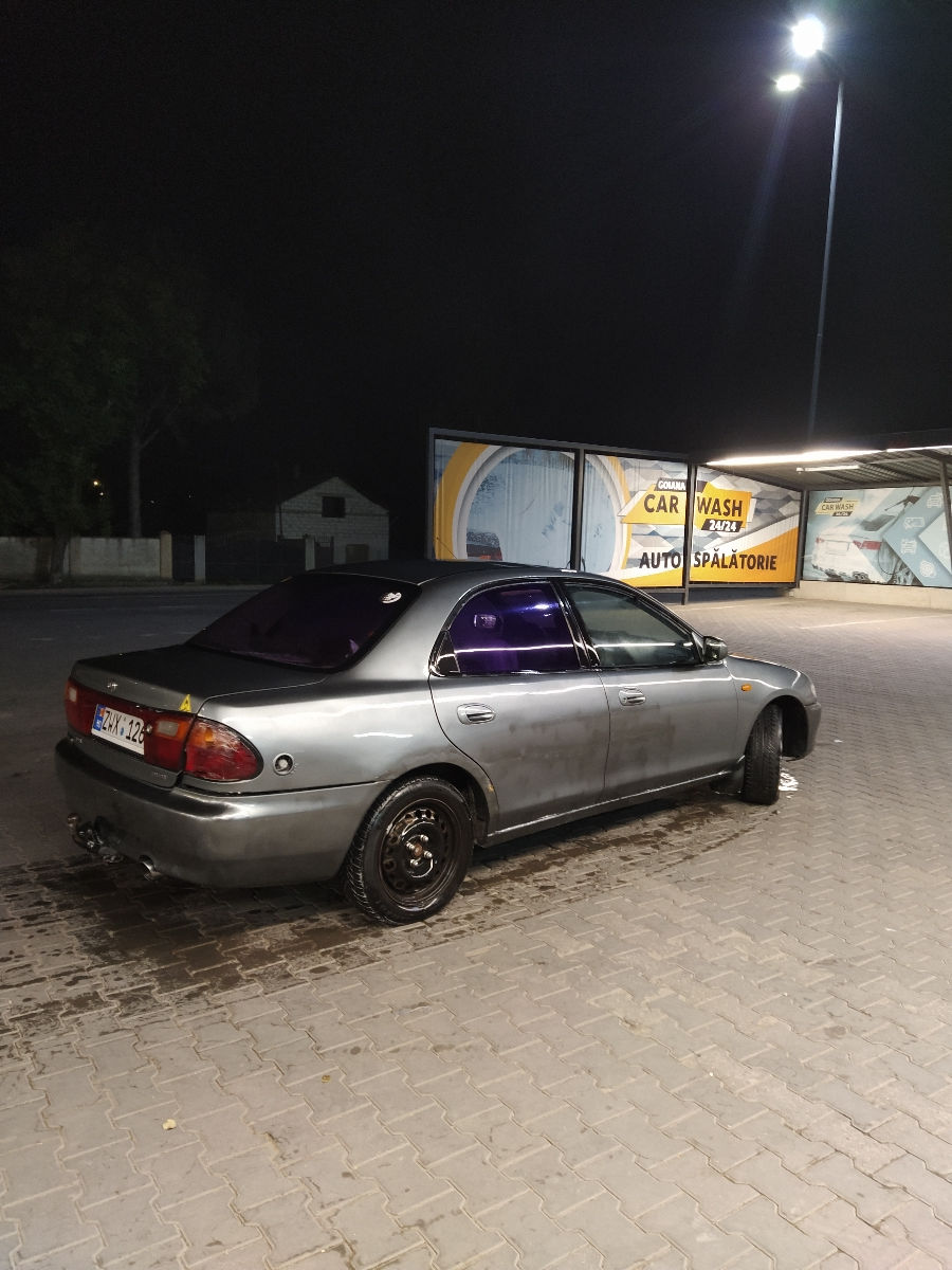 Mazda 323 foto 4