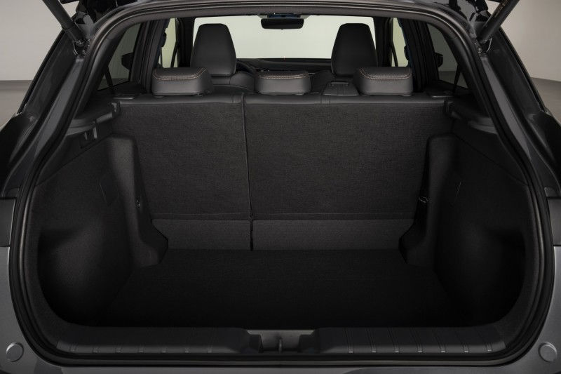 Lexus LBX foto 15