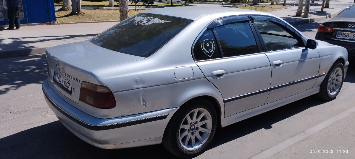 BMW 5 Series foto 1