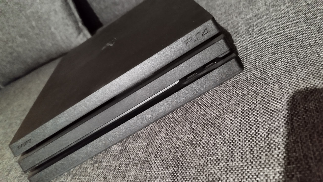 Sony Playstation 4 Pro foto 4