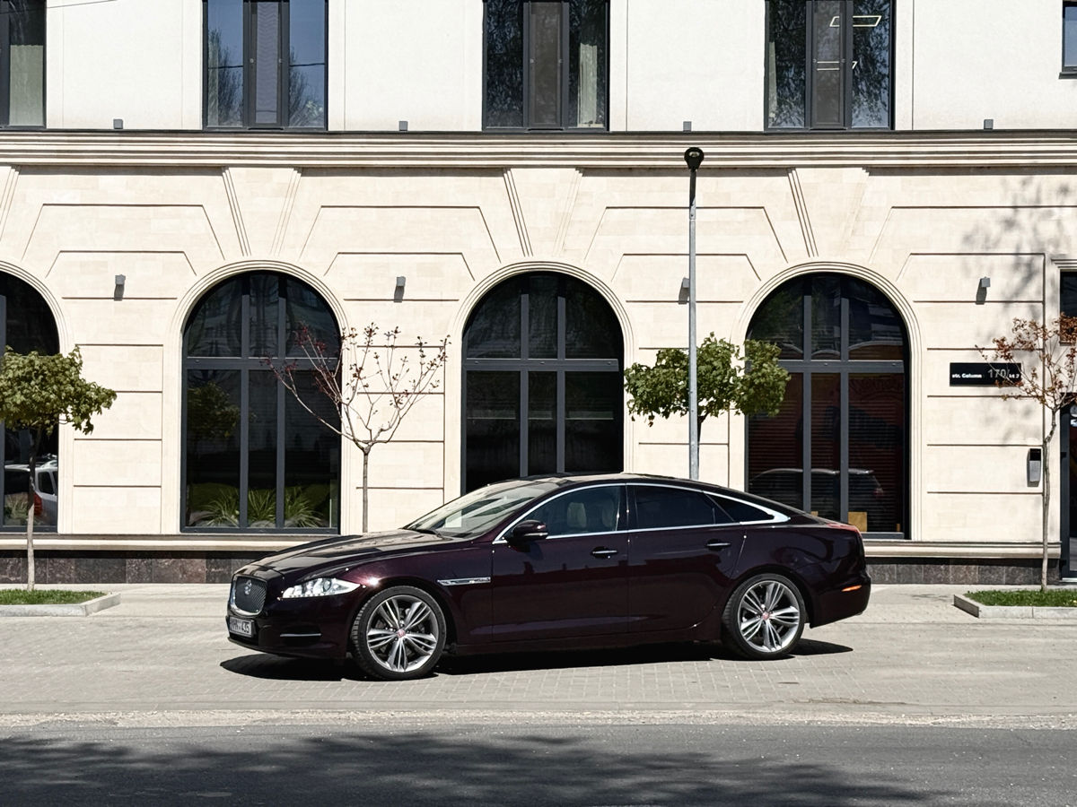 Jaguar XJ фото 1