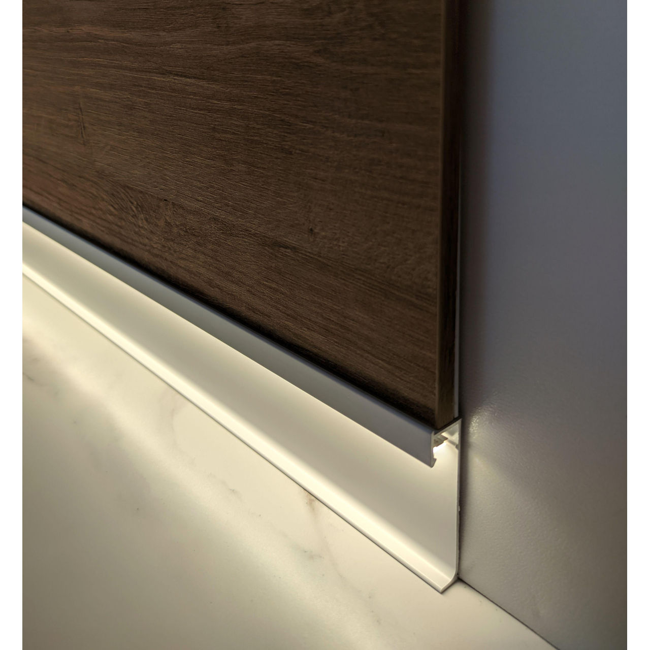 Plinta din aluminiu pentru instalare ascunsa 5/40 LED, 100mm foto 2