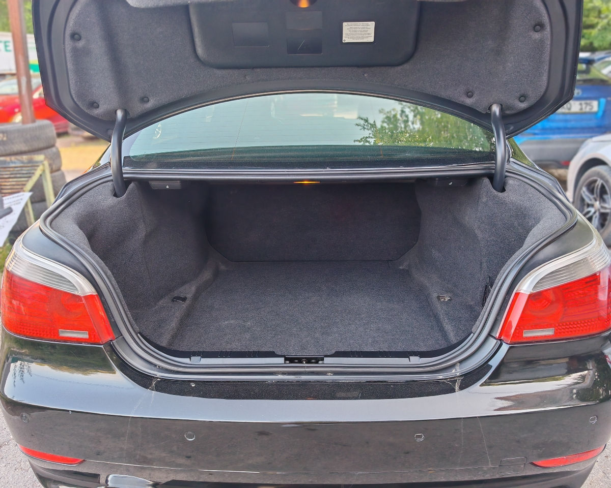 BMW 5 Series фото 10