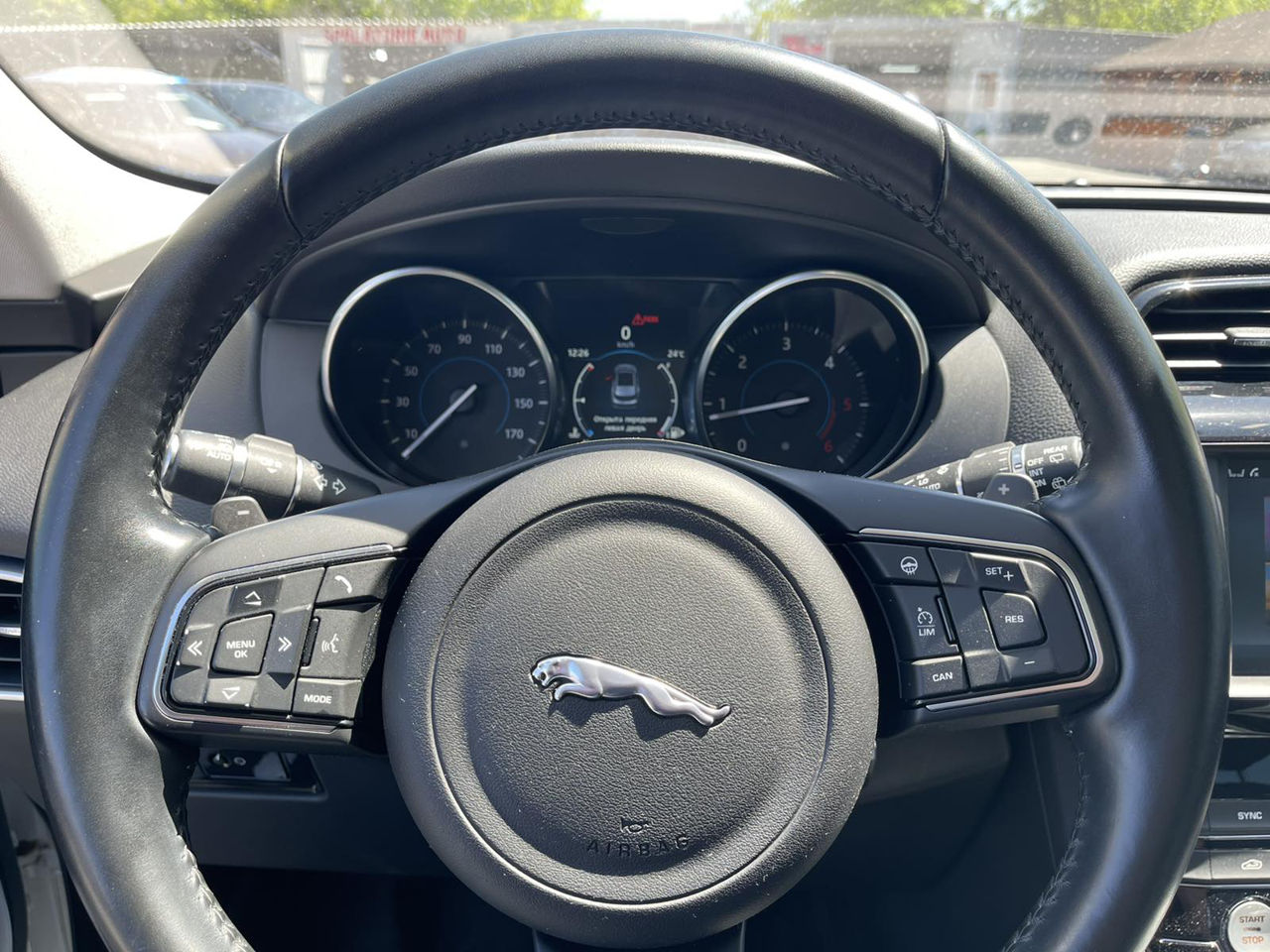 Jaguar F-PACE foto 8
