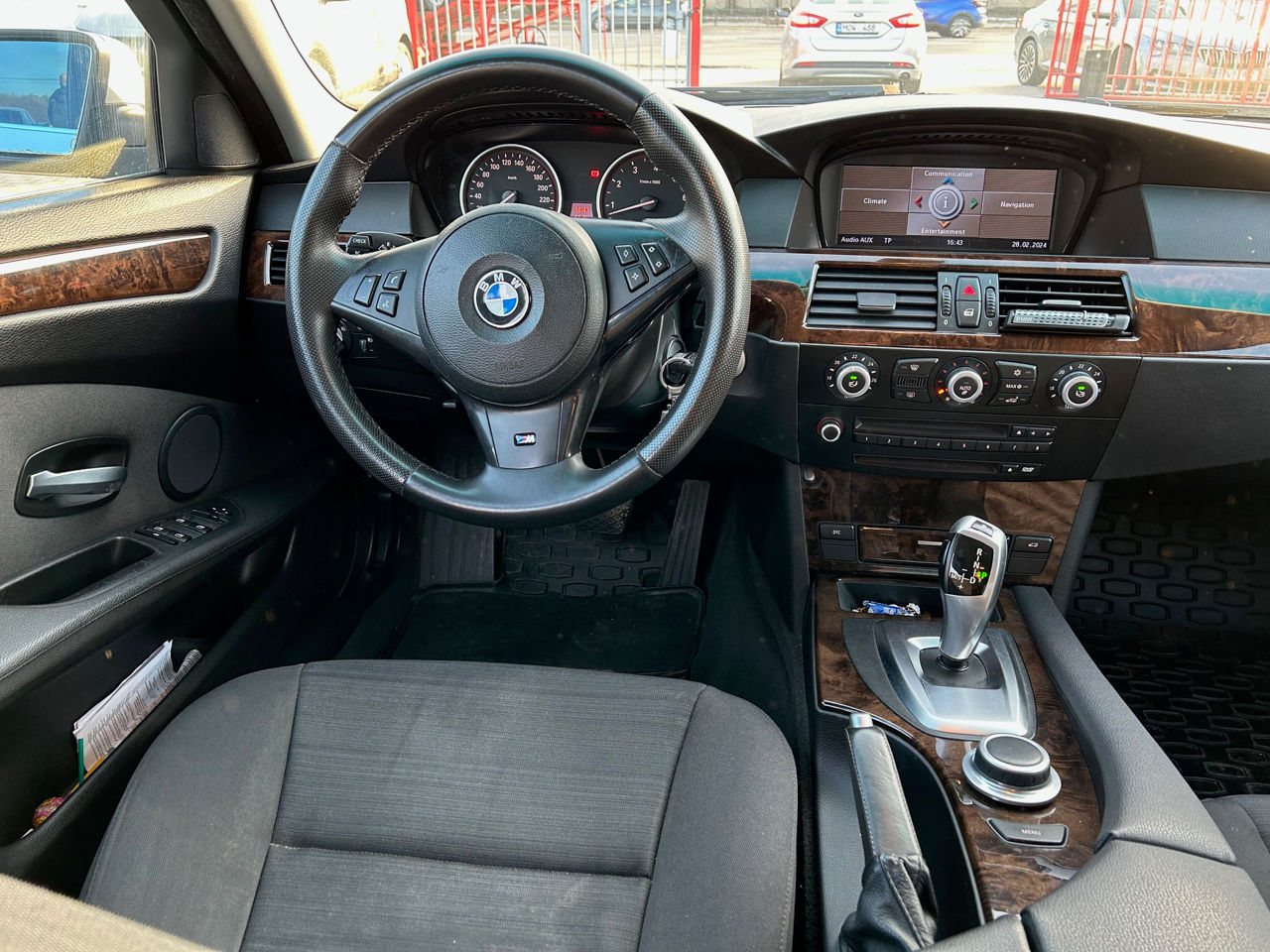 BMW 5 Series foto 8