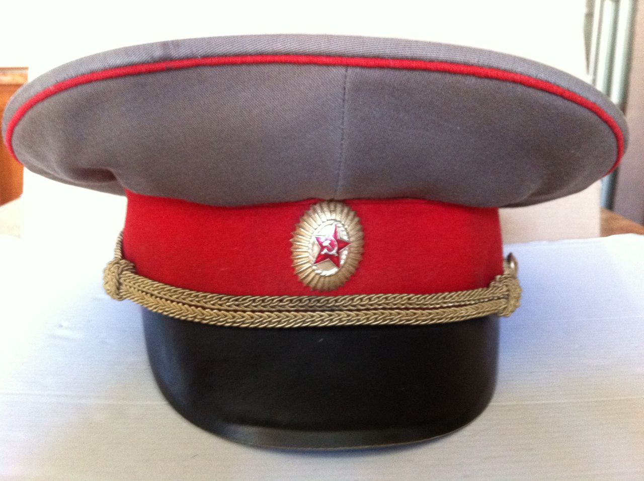 Продаются военные головные уборы СССР оригиналы.