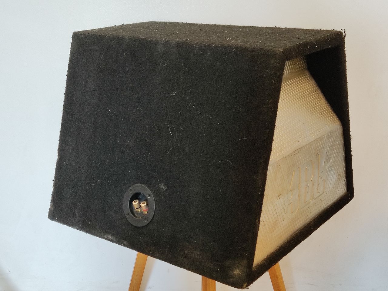 Subwoofer JBL 1000w 12-inch stealth mode