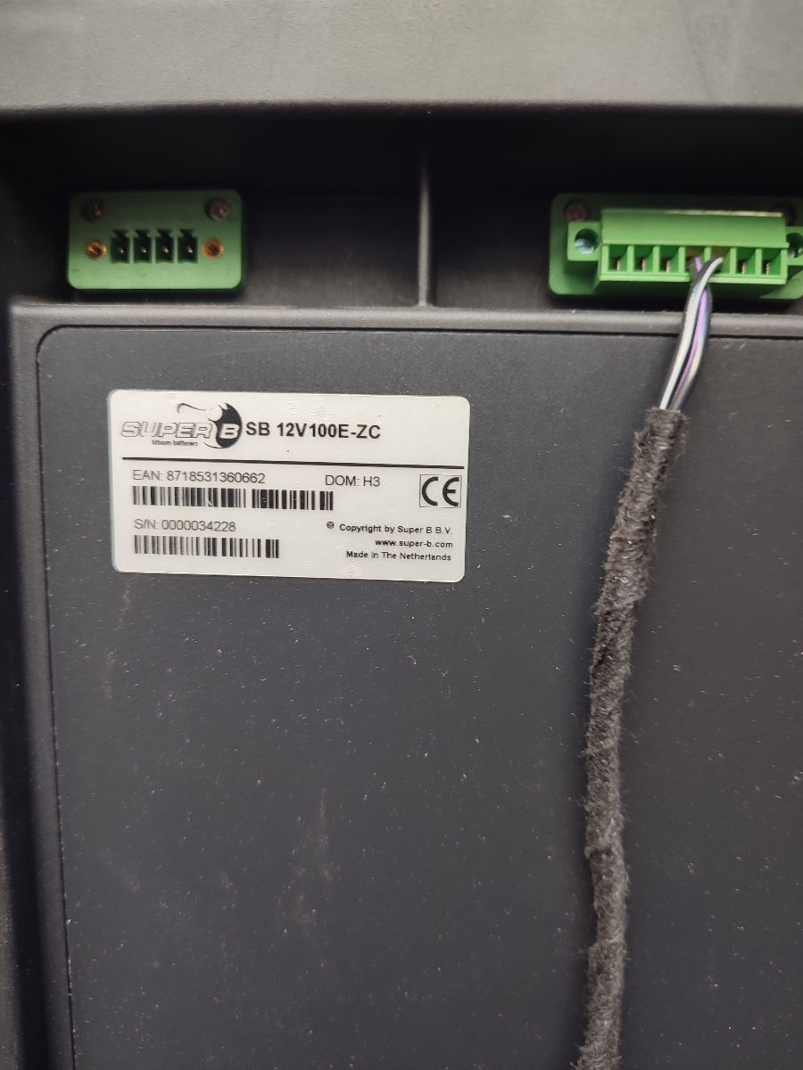 Аккумуляторная батарея Super B серии SB12V100E-ZC foto 4