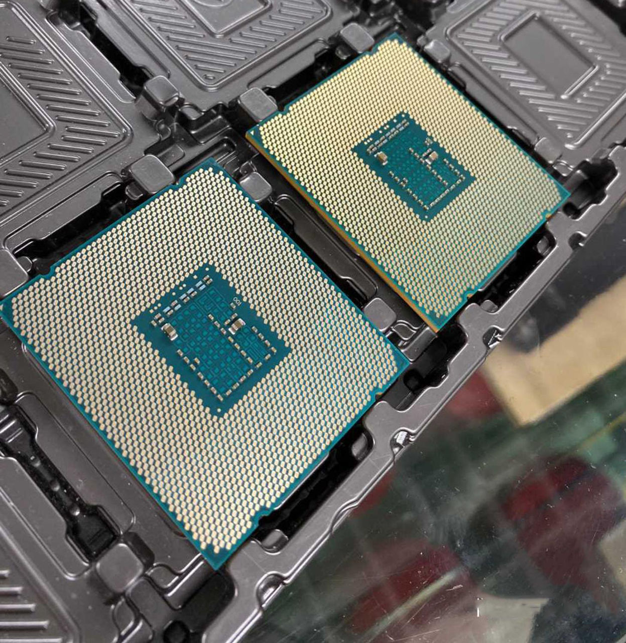 Intel Xeon Processor E5- 1607 v3, E5- 2630 v3 E5- 2643 v3,E5- 2650 v3 foto 0