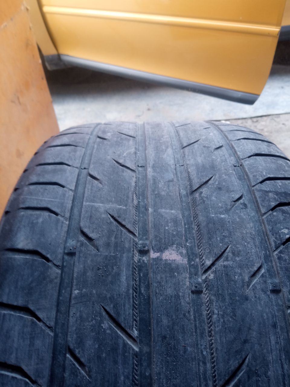 295/35r21