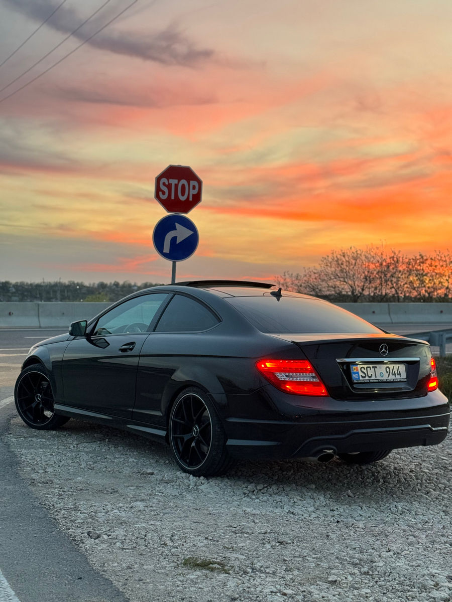 Mercedes-Benz C-Klasse Notarzt 限定999台 Mercedes-Benz C 300 (Clasa C) 2024 - 19.900 km - 49.635 EUR