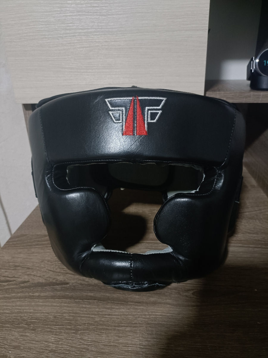 Vând echipament sportiv din piele,pentru box, kikboxing  фото 0