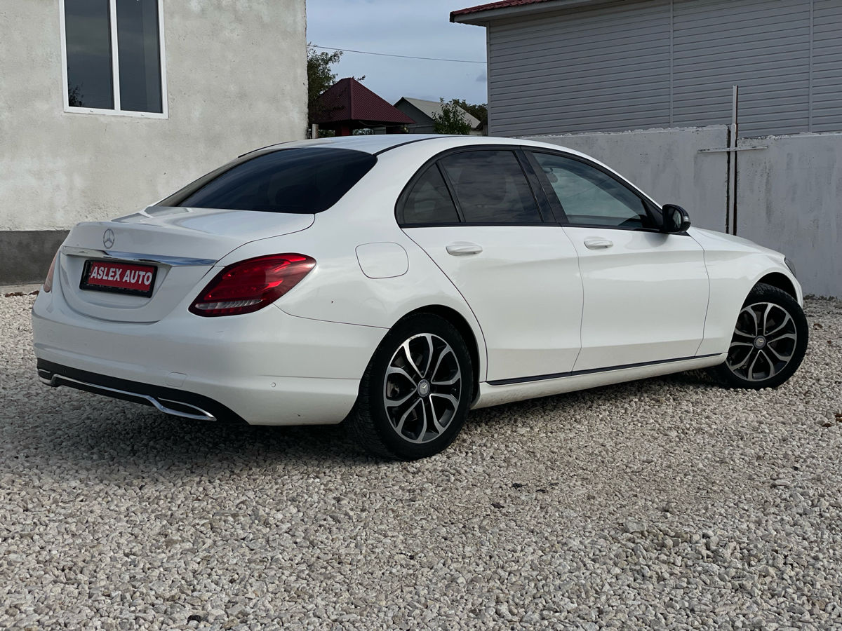 Mercedes C-Class foto 2