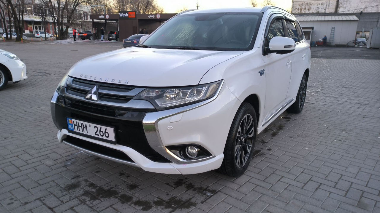 Mitsubishi Outlander foto 0